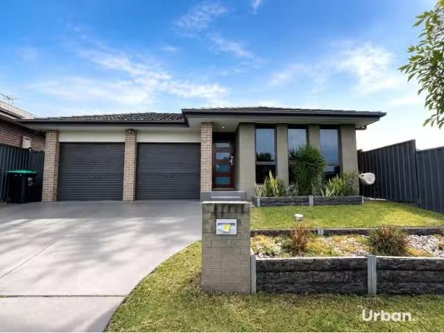 Rental! 5 BR 27 Binyang Avenue, Glenmore Park House for rent.