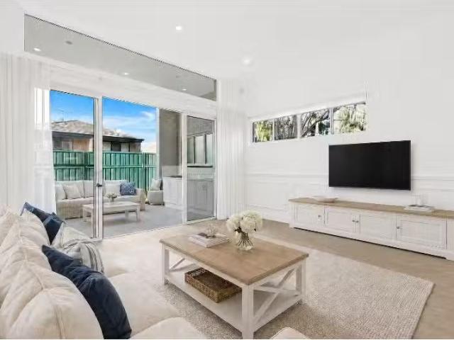 Charming 5 BR 27A Kemp Street, Mortdale Townhouse for rent Li.