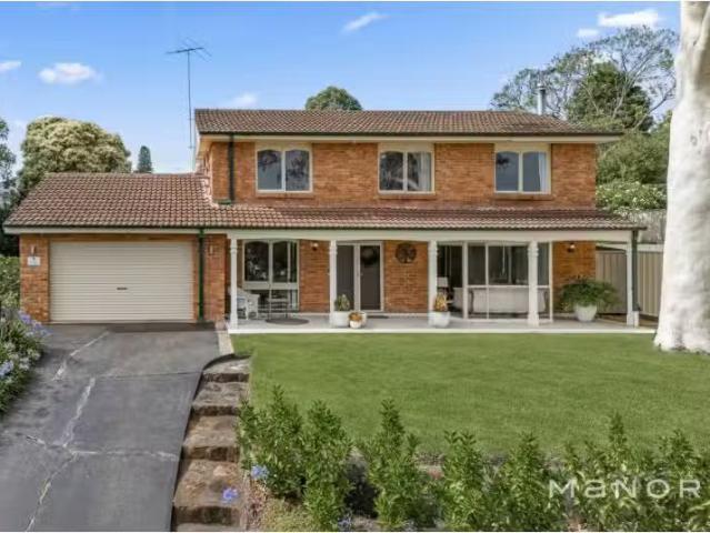 Deal! 5 BR 38 Collett Crescent, Kings Langley House for rent.