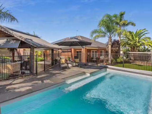 Cozy 5 BR 3 Halcyon Rise, MORNINGTON, VIC 3931 House for Rent