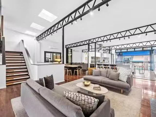 Cozy 5 BR Church Street