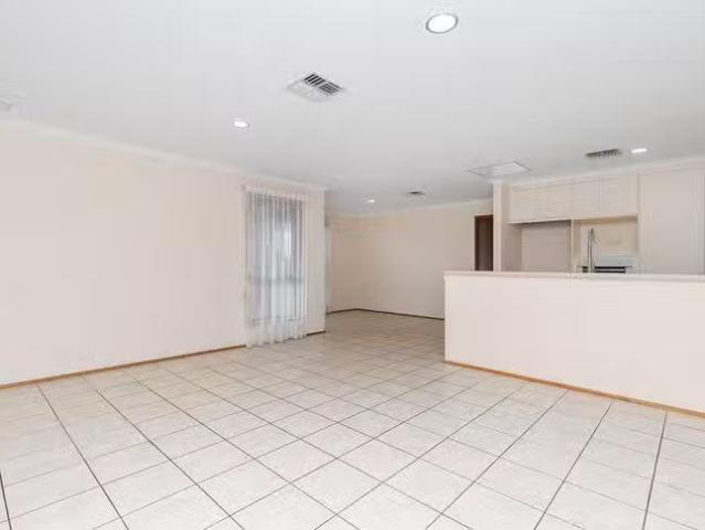 Unique 5 Burton Mews, Aberfoyle Park, SA 5159
