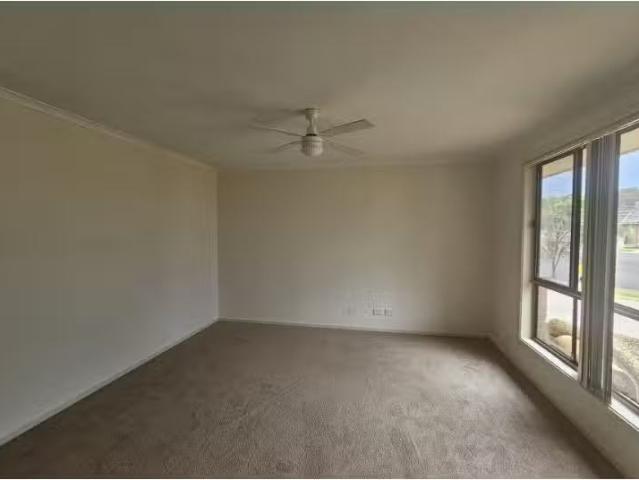 For Rent! 5 Doreen Court, West Nowra House for rent Listed by.