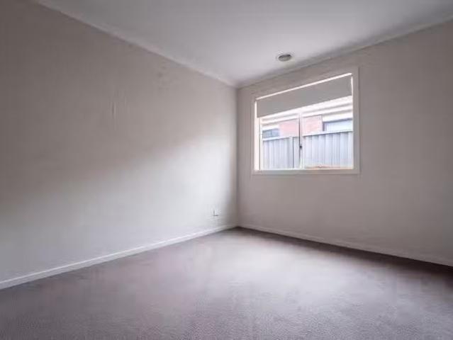 Just in! 5 Duncombe Park Way, Deer Park, VIC 3023