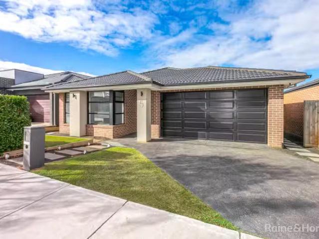 Cozy 5 Fragrant Crescent, Diggers Rest VIC 3427
