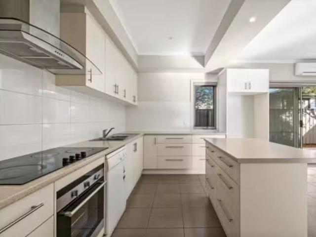 Rental! 5 Glenwood Avenue, Altona VIC 3018