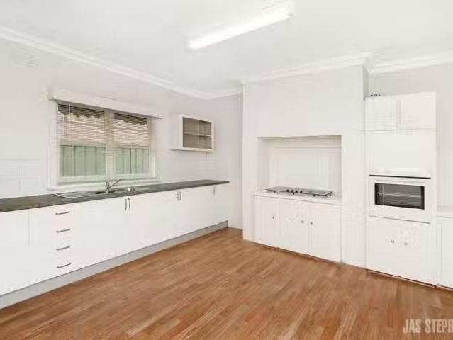 Charming 5 Isla Street, Sunshine North, VIC 3020