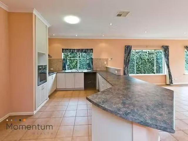 Deal! 5 Kells Court, Waterford, WA 6152