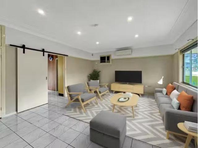 Unique 5 Koonawarra Street, VILLAWOOD House for rent Listed b.