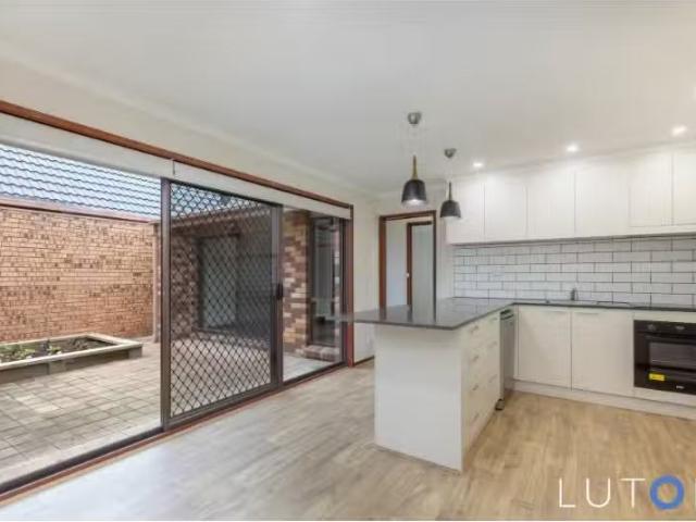 Unique 5 Mac Farlan Place, Latham House for rent Listed by Zo.