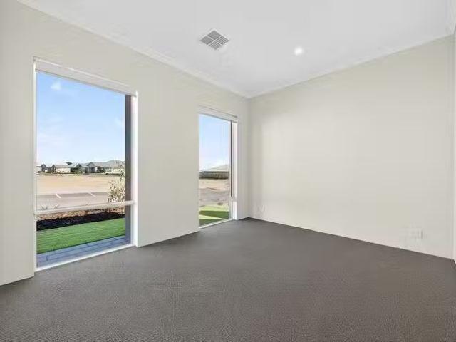 Deal! 5 Marigold Way, Alkimos, WA 6038