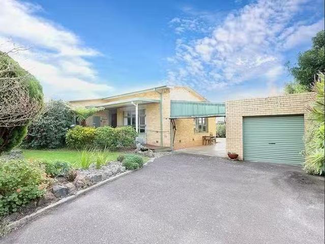 Just in! 5 Melva Court, Frankston, VIC 3199