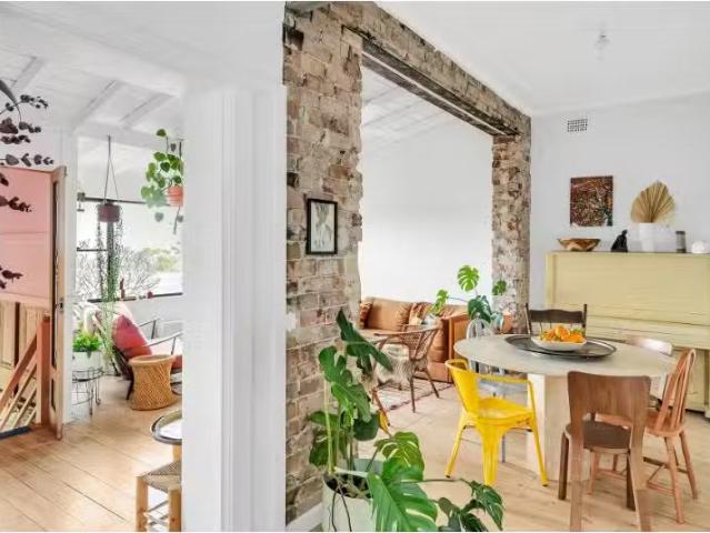 Deal! 5 Simeon Street, Clovelly House for rent Listed by Mary.