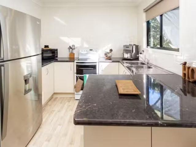 Deal! 5 Simone Court, MONKLAND, QLD 4570 House for Rent