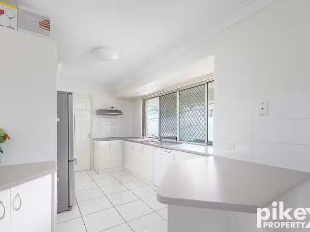 Deal! 5 Summerhill Drive, Morayfield, QLD 4506