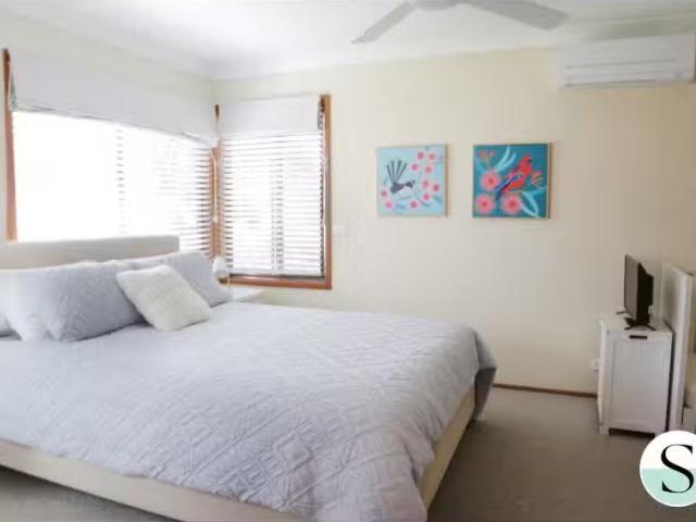 Deal! 60 Ocean View Parade, Caves Beach House for rent Listed.