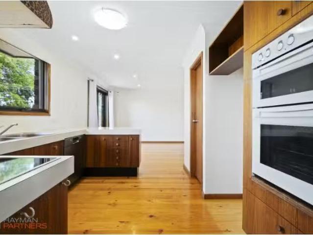 Charming 60 Mortlock Circuit, Kaleen House for rent Listed by.