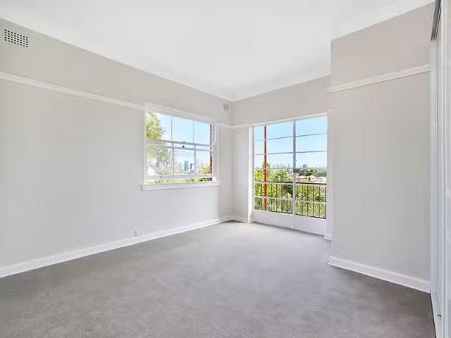 Just in! 6/10 Hodgson Avenue, CREMORNE POINT Apartment for ren.