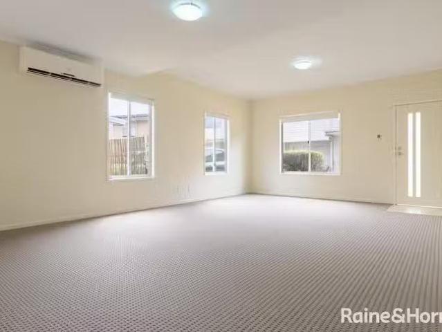 Cozy 6/1 Collins Lane, Kin Kora, QLD 4680