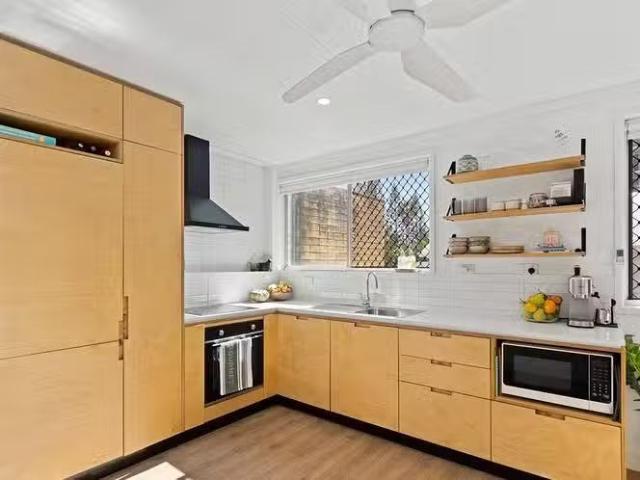 Nice 6/21 First Avenue, Surfers Paradise, QLD 4217