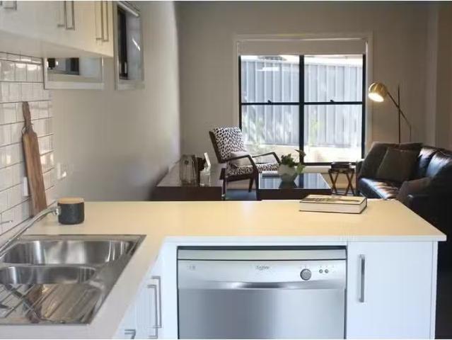 Charming 6/317 Maitland Road, Mayfield Townhouse for rent Lis.