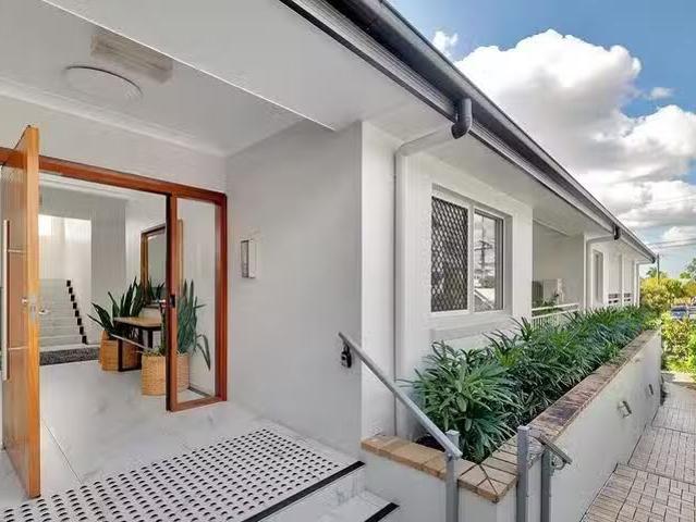 For Rent! 6/48 Riddell Street, Bulimba, QLD 4171