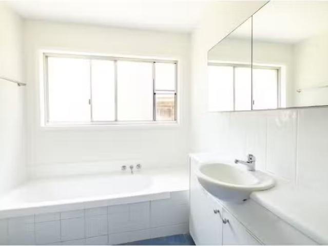 For Rent! 64 Trappers Way, Avalon Beach Townhouse for rent Li.