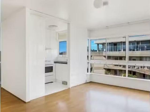Rental! 65/51 Roslyn Gardens, ELIZABETH BAY Apartment for rent.