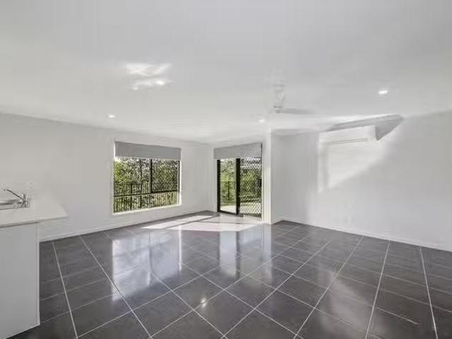 New 65 Pepper Tree Drive, Holmview, QLD 4207