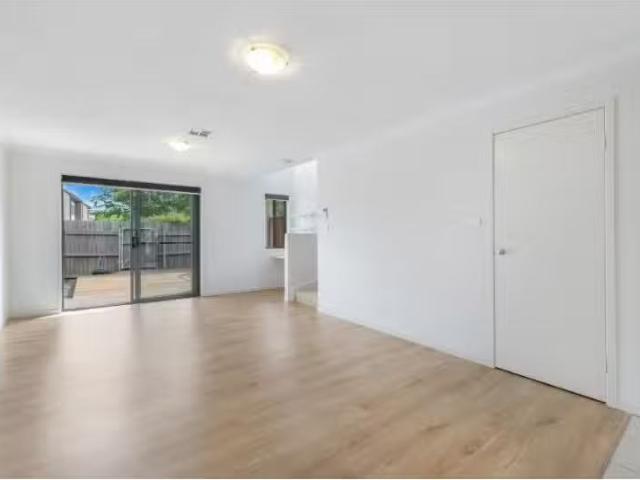 Charming 6/71 Lawrenson Circuit, Jacka Townhouse for rent Lis.