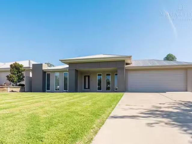 Unique 69 Strickland Drive, Boorooma, NSW 2650