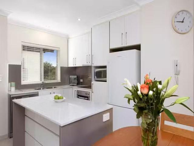 Charming 6/9 Victor Street, Holland Park, QLD 4121