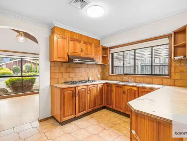 Cheap 6 Tekapo Crescent, Taylors Lakes VIC 3038