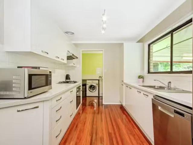 Cozy 6 Alawara Street, PETRIE, QLD 4502 House for Rent