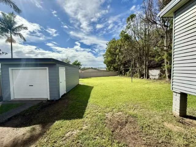 Deal! 6 Main Street, KILLARNEY VALE House for rent Listed by.