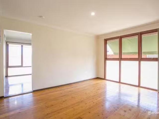 Cheap 6 Murray Street, Campbelltown, NSW 2560