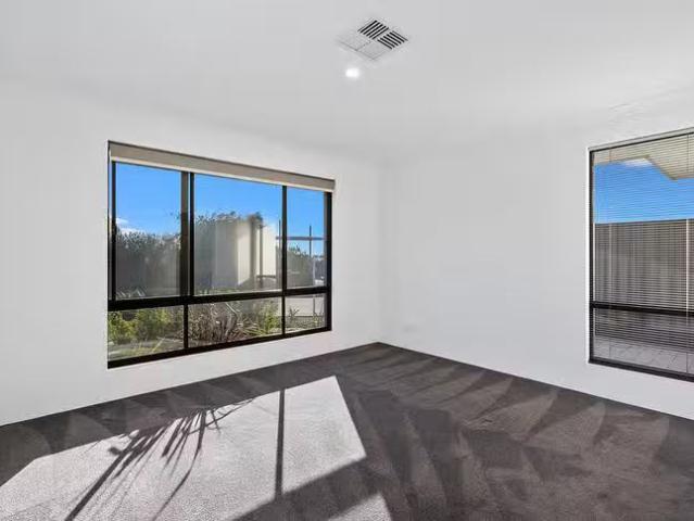 Just in! 6 Picton Road, Lakelands, WA 6180