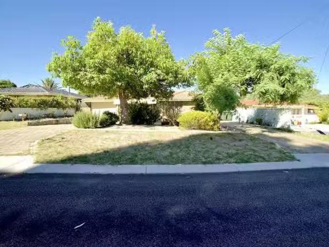 Nice 6 Puglia Place, KOONDOOLA, WA 6064 House for Rent
