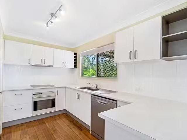 Cozy 6 Rhodes Street, Loganlea, QLD 4131