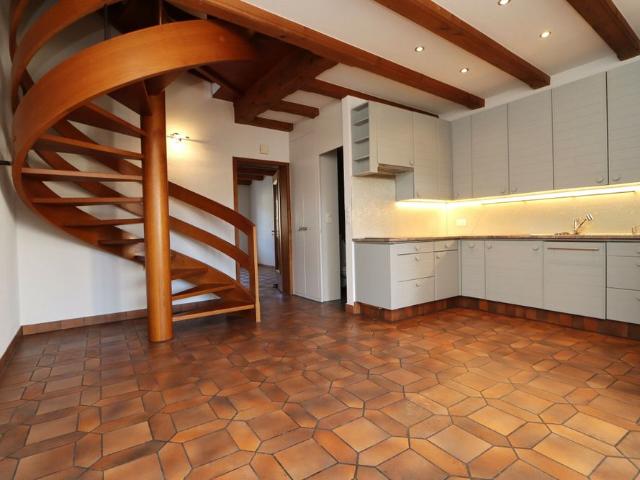 unique 6 room triplex apartment including gallery for rent