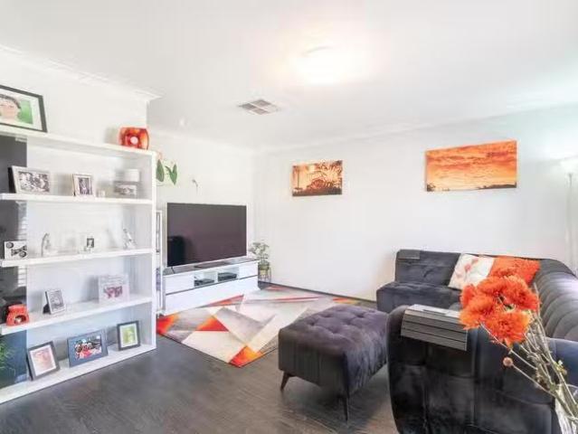 Rental! 6 Saga Court, Cooloongup, WA 6168