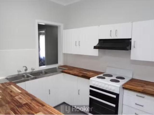 Cozy 6 Second Street, Boolaroo House for rent Listed by Emily.