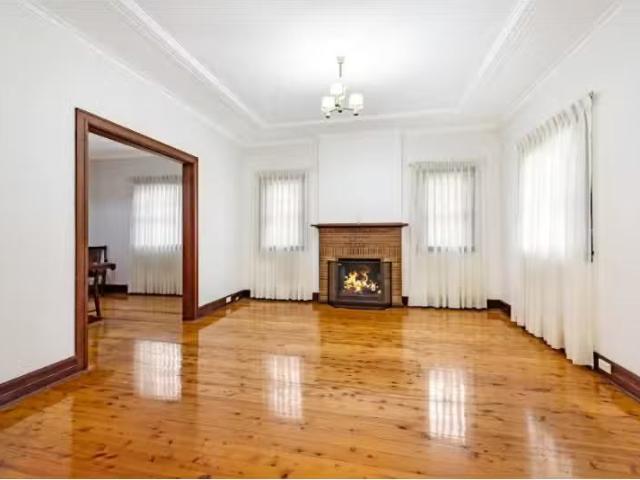 New 6 Summerville Crescent, Willoughby House for rent Listed.