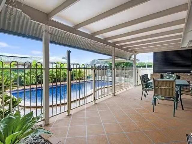 Charming 6 Sylvan Drive, Benowa, QLD 4217