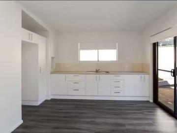 Nice 6a Toorak Ave, Erina Apartment for rent Listed by Jessic.