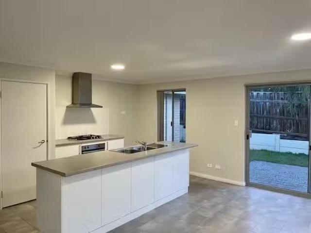 Cheap 6B Finney Street, Willagee, WA 6156