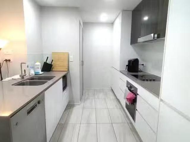 Cheap 705/8 Hunt Street, Hamilton, QLD 4007
