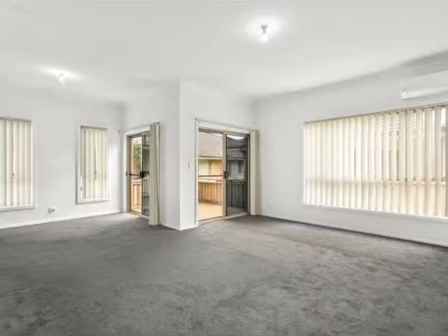Nice 7/112 Bong Bong Road, Horsley Apartment for rent Listed.