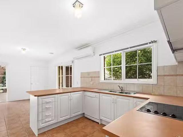 Nice 7/1333 Main Road, Eltham VIC 3095