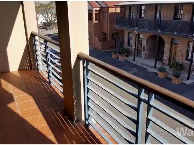 Charming 71 Railway Street, Cooks Hill Townhouse for rent Lis.